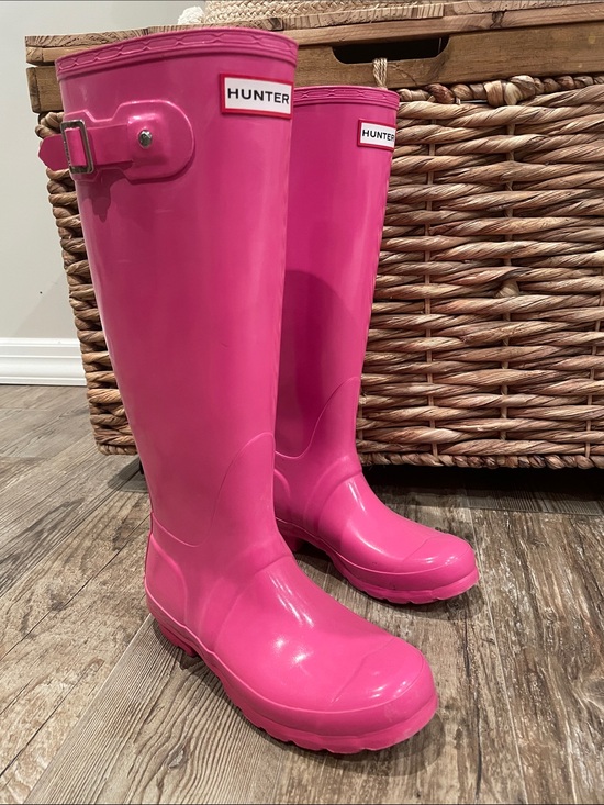 Hunter Shoes - Hunter Women's Tall Rain Boots in Hot Pink size 5